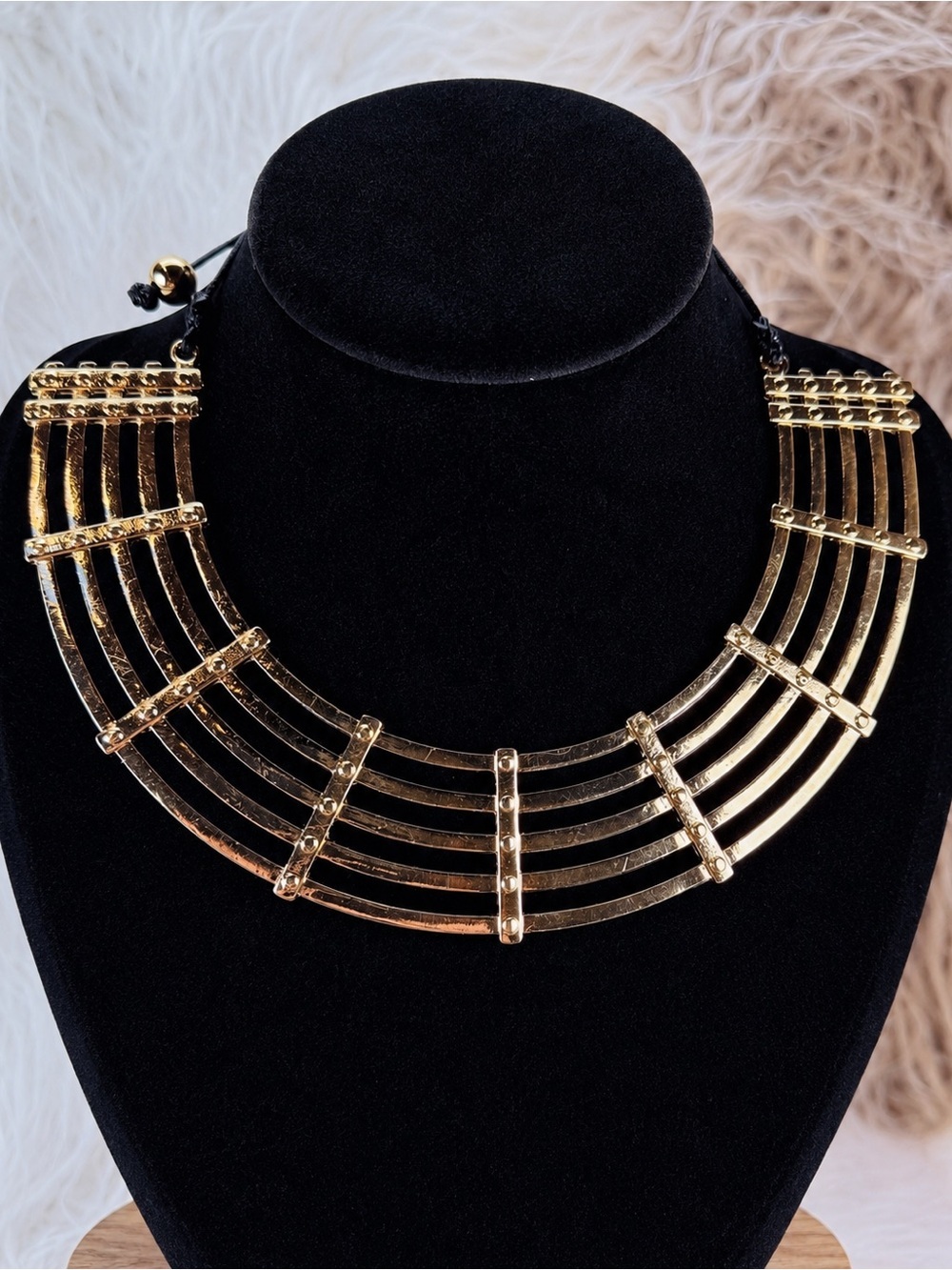 Goldtone, stunning adjustable costume choker necklace
